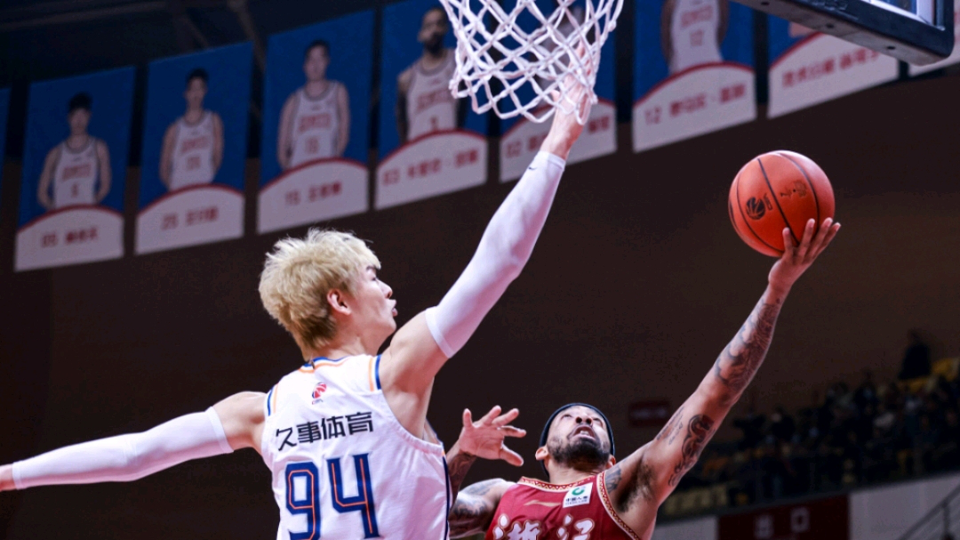 新疆队翻盘骑士,王哲林高光表现 新疆队翻盘骑士,王哲林高光表现