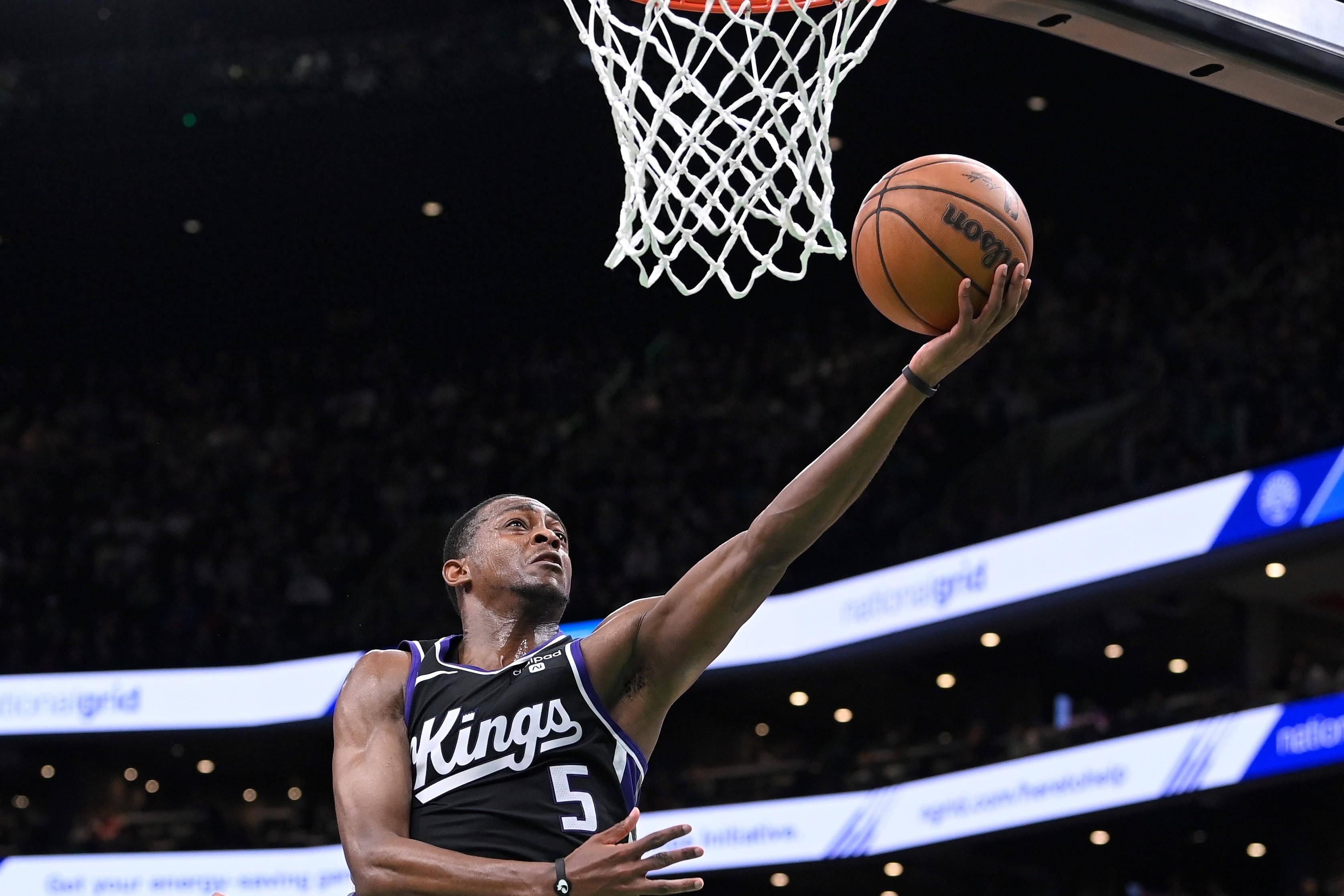 青岛队力克鹈鹕，福克斯惊艳四座