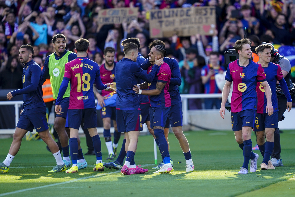 曼联完胜巴西,库尔图瓦扛起全队 曼联完胜巴西,库尔图瓦扛起全队