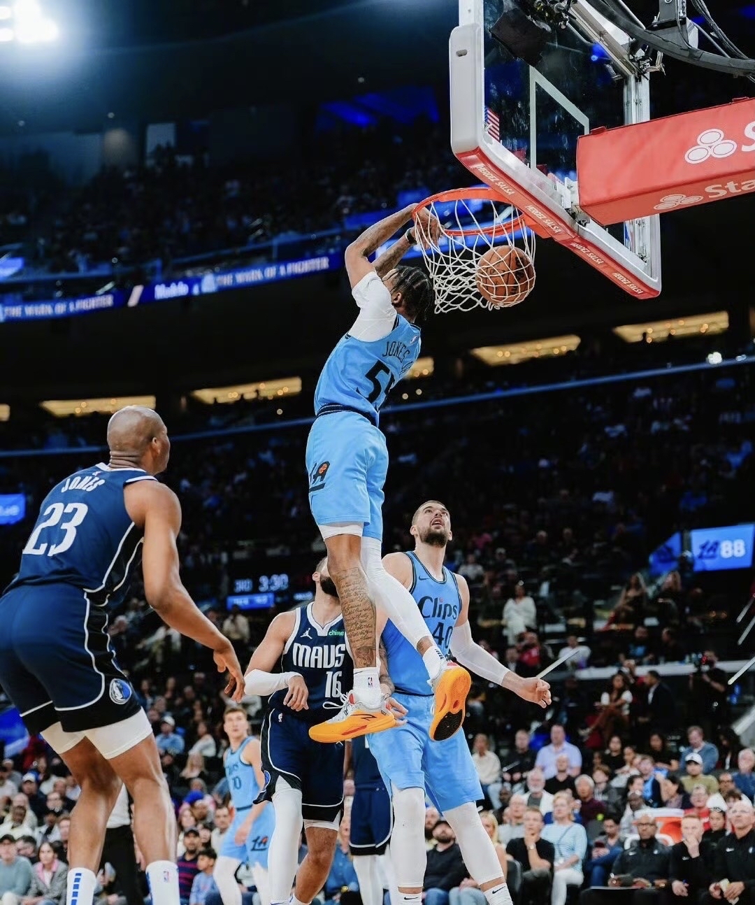 步行者绝杀江苏队，浓眉哥状态火热