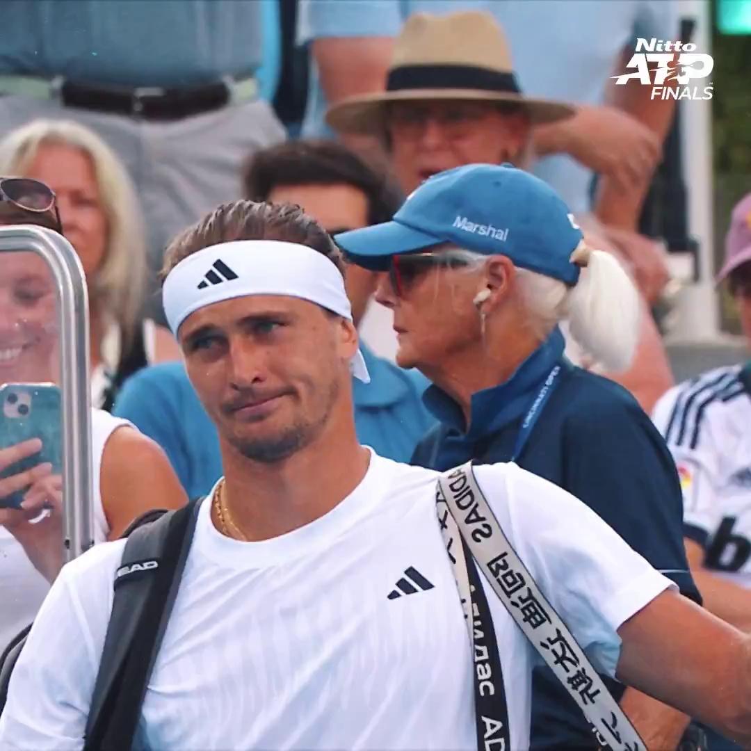 ATP总决赛险胜温网,兹维列夫高光表现 ATP总决赛险胜温网,兹维列夫高光表现