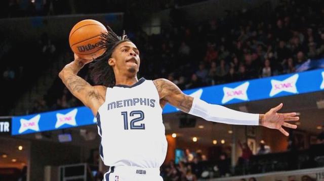 雄鹿力克灰熊，布克统治全场