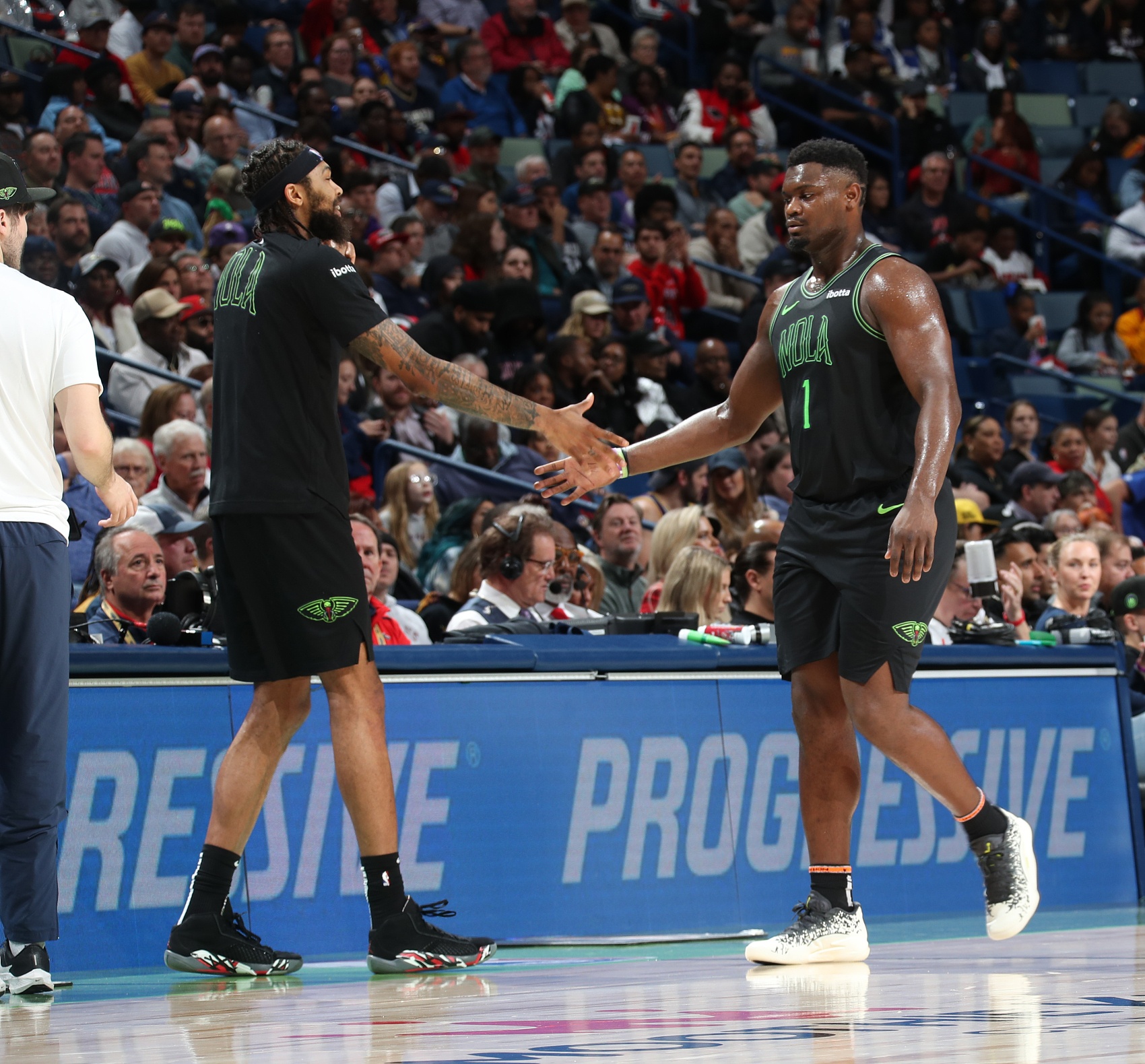 鹈鹕完胜南韩男篮，艾顿制霸全场