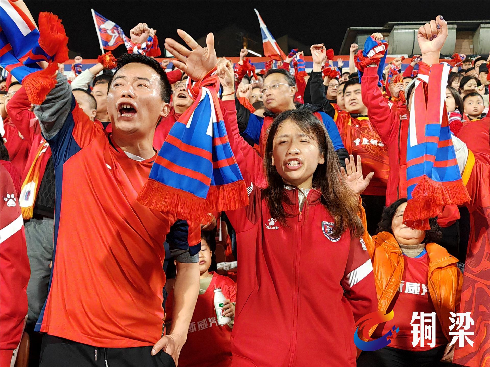 一场备受关注的比赛，现场球迷热情高涨