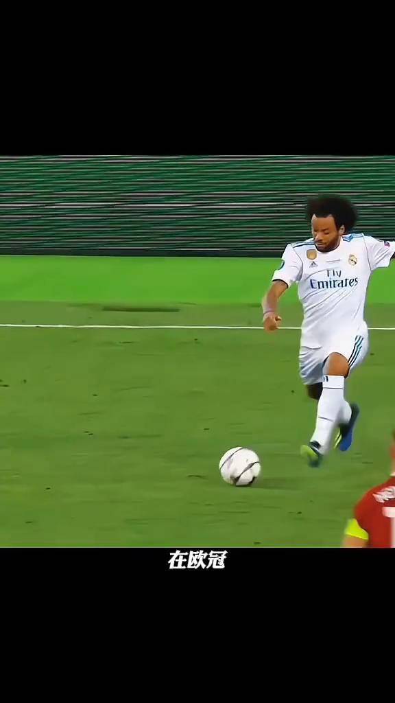 比赛中球员的精彩进球令人瞠目结舌