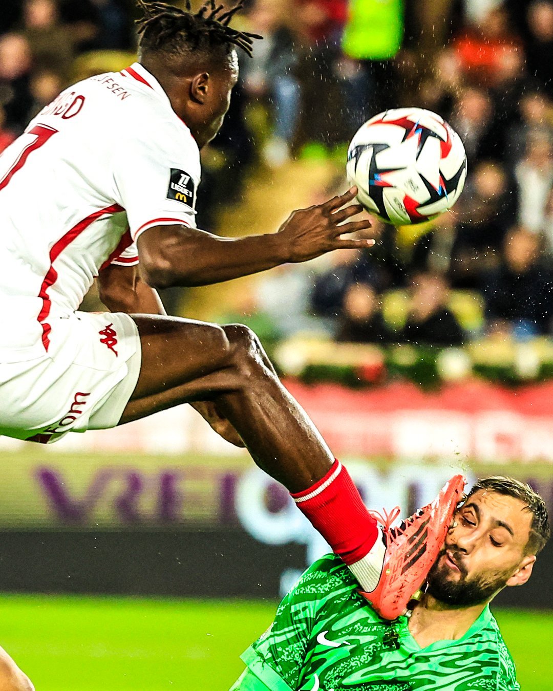 马拉道纳尤文图斯-遭遇巴塞罗那抨击，欧冠苦战激烈