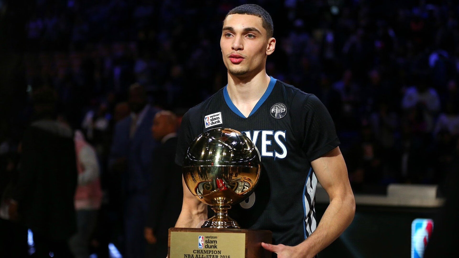 鹈鹕啄破篮网,布克化身关键先生,一锤定音定乾坤