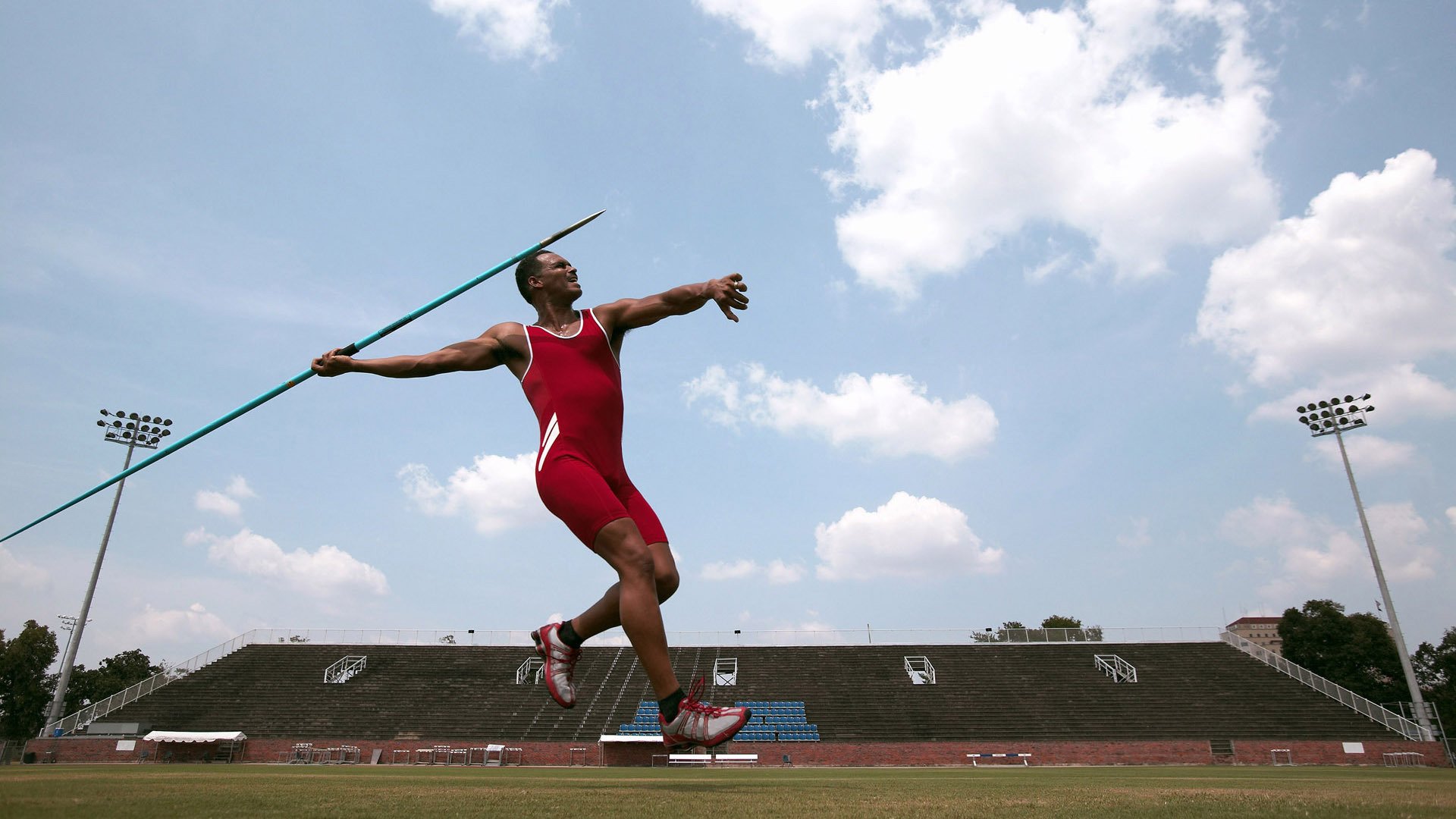 山东队轻取湖人,霍勒迪刷新纪录背后的跨洋篮球新启示